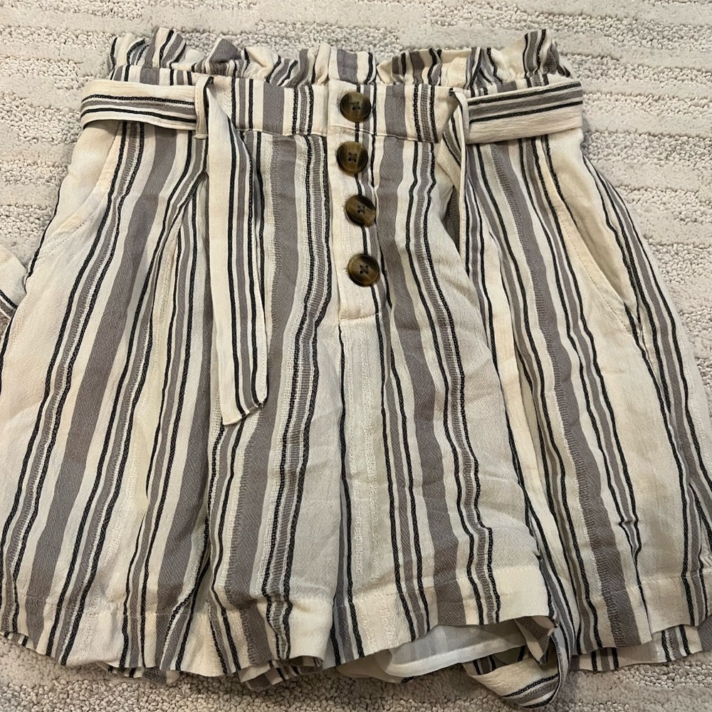 American Eagle flowy shorts!